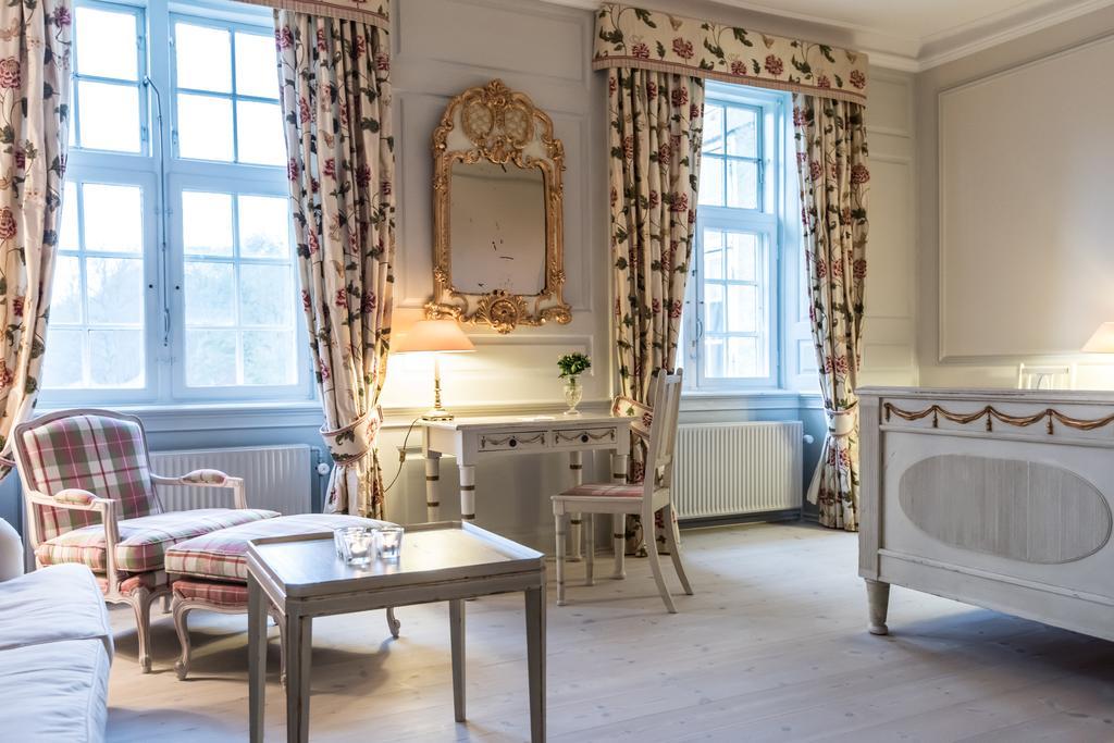 Skjoldenaesholm Slot Hotel Jystrup Room photo